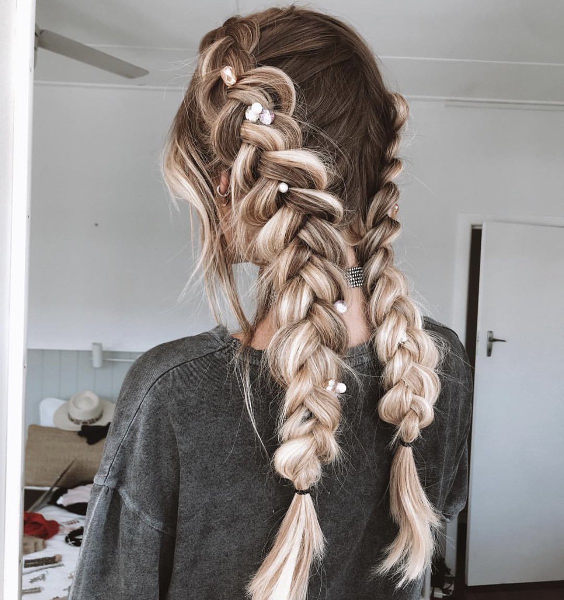 ✨Festival Hair Goals✨ @emmachenartistry 💋 #Number4HairCare #braids #festivalhair #blonde