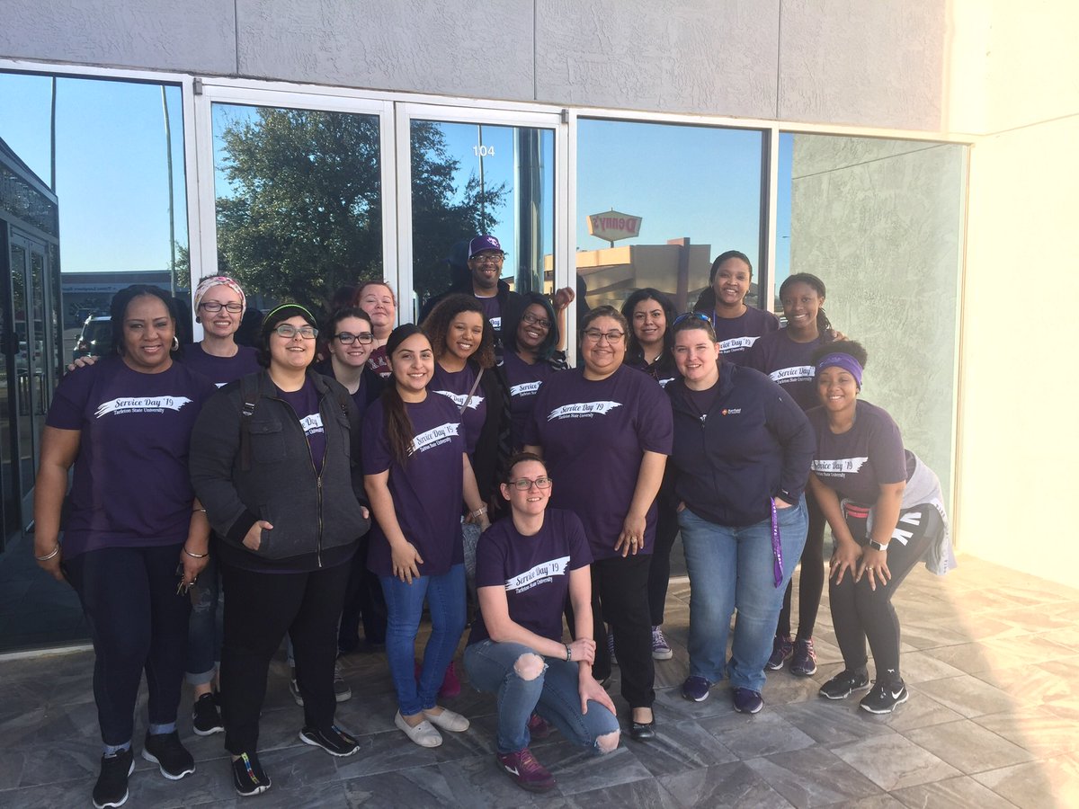 NikkiRJo's tweet photo. Served the community today with @TarletonSOCW It feels so good giving back! Thanks @DrNJonesTSU for being an awesome mom and teaching me the importance of giving back. #TarletonService2019 #TarletonSOCWserves #nicsdreams https://t.co/TS6QapRAF7