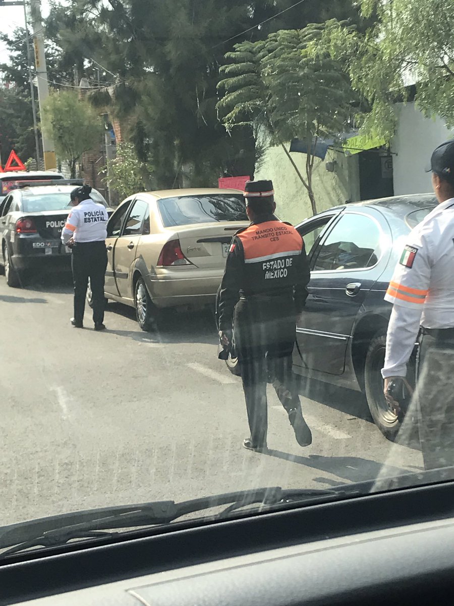 Atención automovilistas. Mujeres extorsionando en #Texcoco calle Benjamin robles antes del deportivo. <a href="/Texcoco_vial/">TEXCOCO VIAL</a> <a href="/TexcocoNoticia/">TexcocoEnLaNoticia</a> <a href="/texcocoenlinea1/">Texcocoenlinea</a>