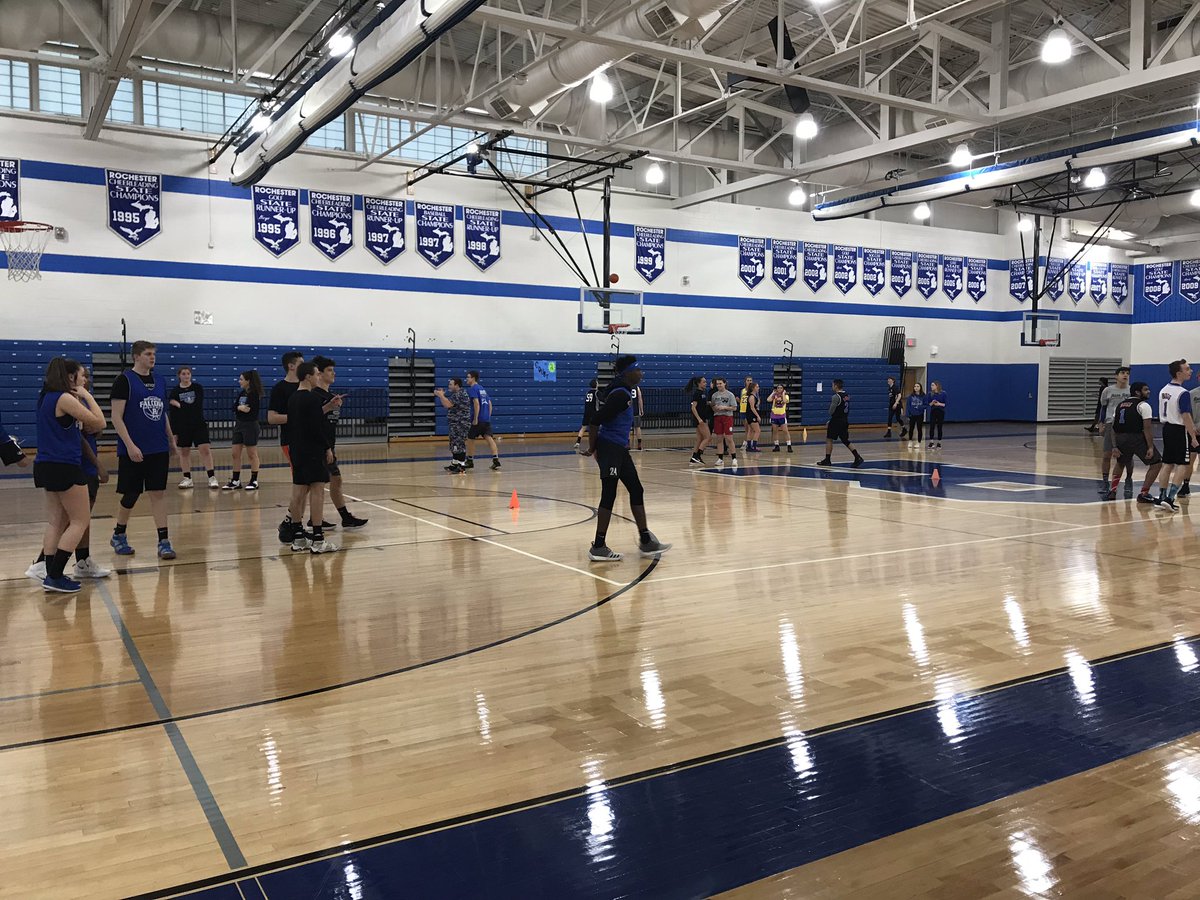 RHSFalcons's tweet photo. .#MarchMadness is occurring inside the RHS gym with a 3v3 basketball tournament hosted by the Sophomore class! #RCSRHSFalcons https://t.co/nZEh1YUsKy