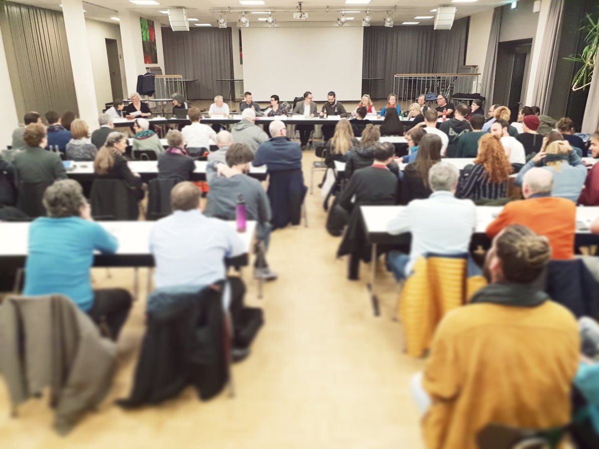 KaiWargalla's tweet photo. Das "Irgendwo" darf stattfinden, yay! Das hat der Stadtteilbeirat Neustadt gerade beschlossen. Was für'n Hustle im Vorfeld, was für'n Krimi heute abend! Aber nu isses geschafft und wir können uns auf einen wundervollen Sommer freuen. <3 #Bremen #SupportYourSubort #Zwischennutzung https://t.co/MLgSW3km3W