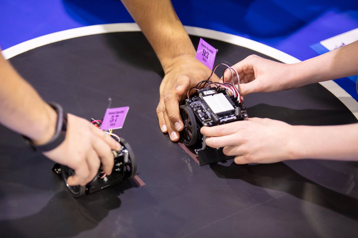 SaskPolytech's tweet image. We hosted 118 teams of 230 students from 44 high schools from across the province as they challenged their technical skills in the 11th annual #SaskPolytech #Robot Rumble, presented by @SaskTel. Congrats to Rossignol High School, placing 1st, 2nd &amp;amp; 3rd at this year’s challenge!