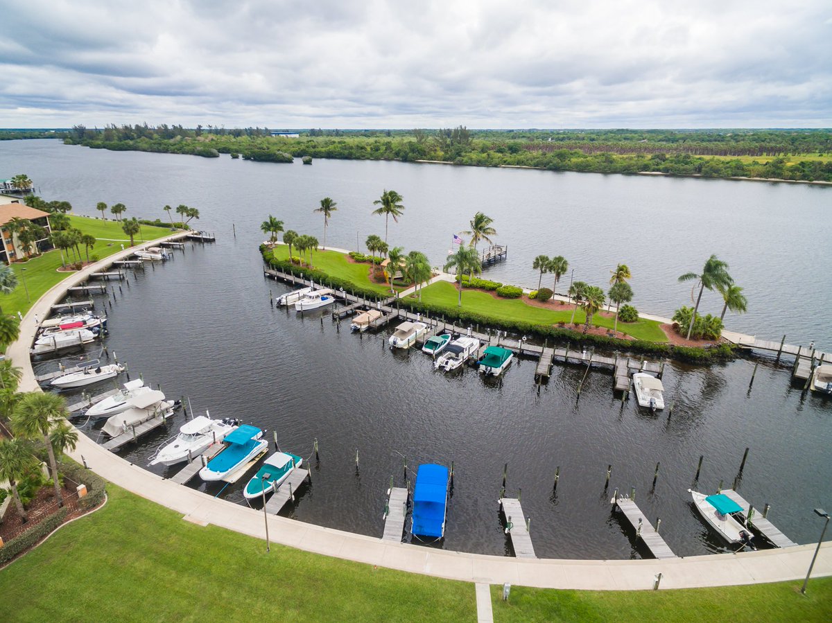 JennaSCook's tweet photo. #Justlisted in #BayPointeYachtandRacquetClub 2 bedrooms/ 2 baths $165,000 Text "INFO" to 239-208-5284
Location: North Fort Myers, FL
#Realtor #RealEstate #northfortmyersrealestate  #newlisting #floridarealtor #realtorlife #homebuyers  #sellingyourhome #listingagent #listings https://t.co/JxLR63SwUj