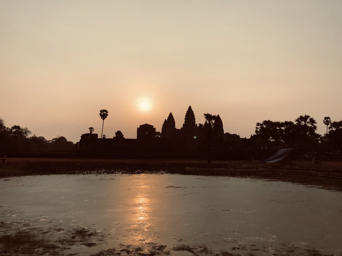 MiriamAczel's tweet photo. Gorgeous #Equinox #sunrise over #AnkgorWat in #Cambodia
#HappySpring2019! 

@AczelFoundation @alexmoonm https://t.co/WObDnlt5ll