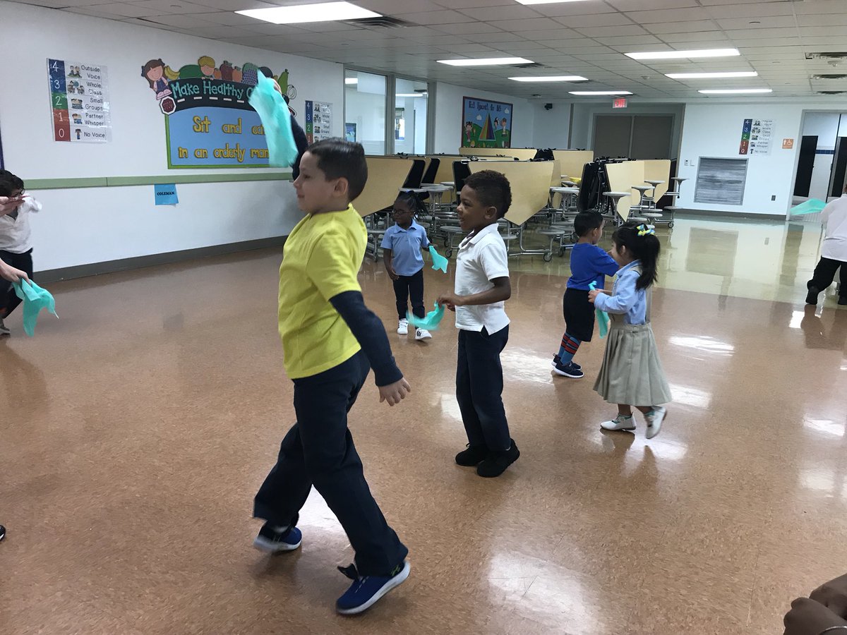 GEchavarria_WRS's tweet photo. We had some great dancing bumblebees today. Thank you to houston ballet for teaching our bumblebees some new dance moves #houstonballet #adapteddance @BellfortECCHISD @HoustonBallet @HISD_Wraparound https://t.co/uImwTxMbJZ