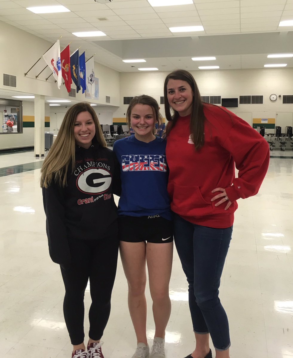 GrantCheer's tweet photo. It was so exciting to watch Kami @roobaloo14 at Team USA practice!! πΊπΈ
#ProudCoaches
#FirstFullOut
#GoBulldogs https://t.co/1LgjCSfCDw