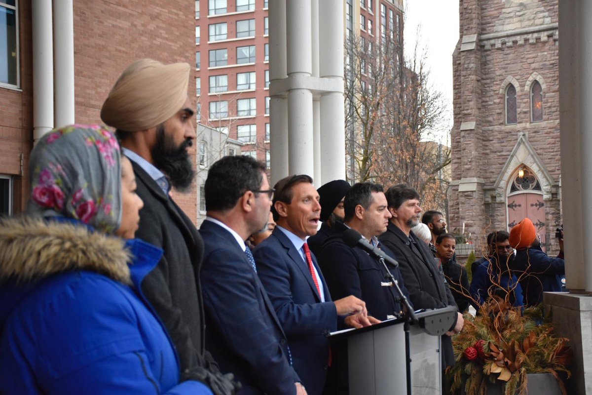 patrickbrownont's tweet photo. Thank you #Brampton for showing up in large numbers for our candlelight vigil in memory of the New Zealand mosque terror attacks. Our City stands united against islamophobia &amp; hate. #brampoli #onpoli #cdnpoli #NewZealandMosqueAttack @PeelPoliceMedia @BramptonFireES @CityBrampton https://t.co/BKMjHHJv2C