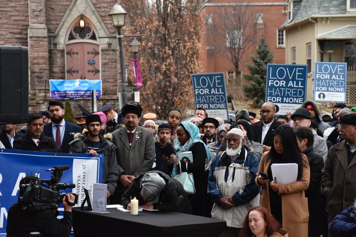 patrickbrownont's tweet photo. Thank you #Brampton for showing up in large numbers for our candlelight vigil in memory of the New Zealand mosque terror attacks. Our City stands united against islamophobia &amp; hate. #brampoli #onpoli #cdnpoli #NewZealandMosqueAttack @PeelPoliceMedia @BramptonFireES @CityBrampton https://t.co/BKMjHHJv2C