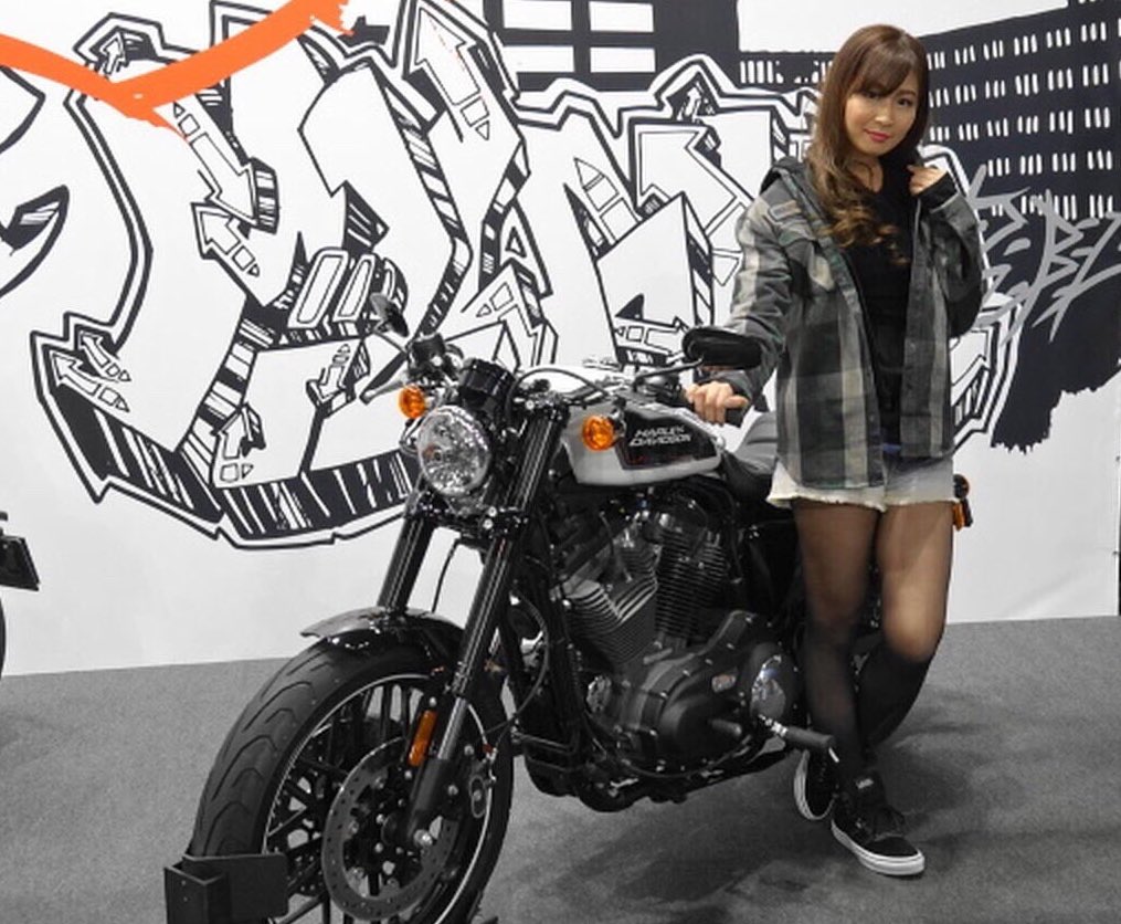 satis0129's tweet photo. 本日から始まります、東京モーターサイクルショー2019 ��ーレーダビッドソンブースに宮本あかりと新山春華が出演させていただきます🏍
ぜひ、足をお運びください♡♡
https://t.co/OpcCCbrC7h
#東京モーターサイクルショー2019 
#ハーレーダビッドソン https://t.co/ktj7VJSa1t