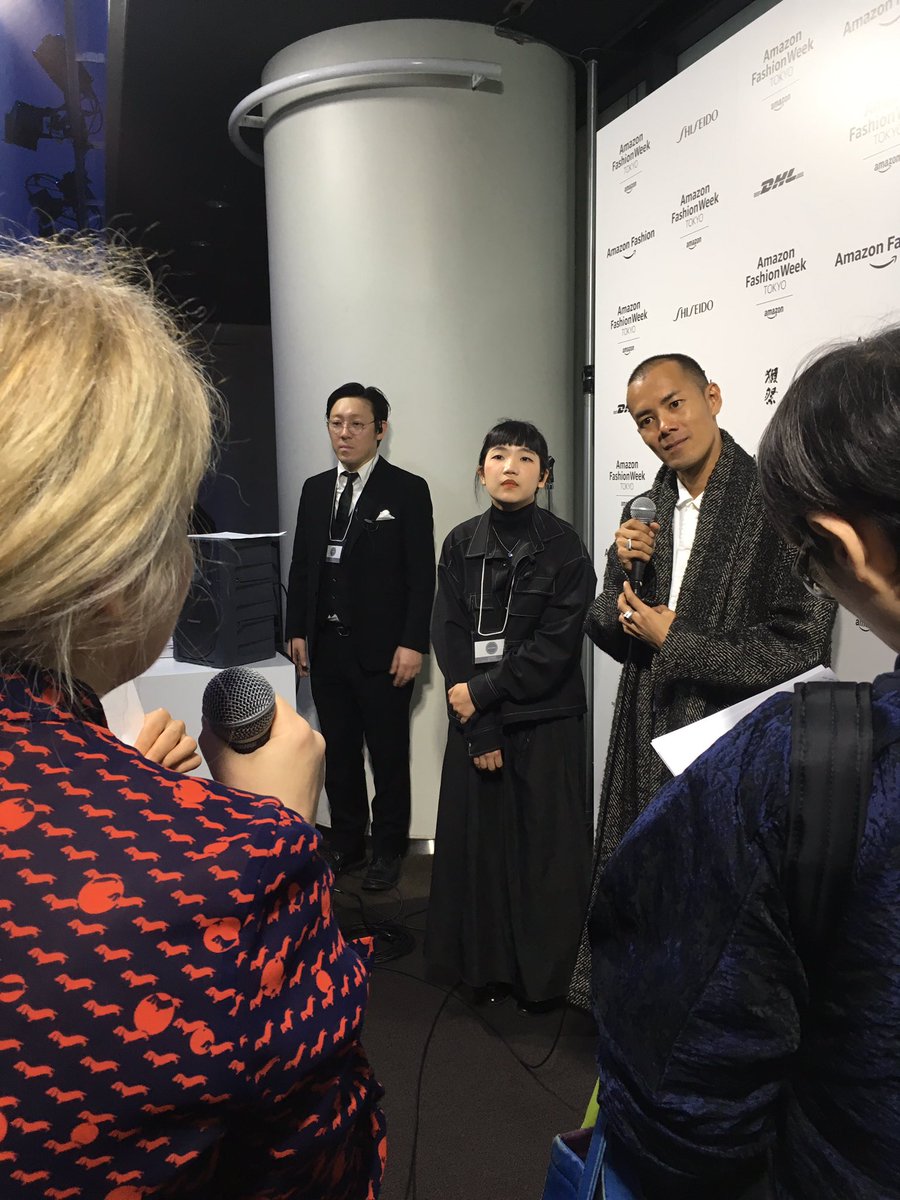 heanect's tweet photo. ショーの後にはデザイナー���囲み取材も行われました！ https://t.co/S9shx7sPj6