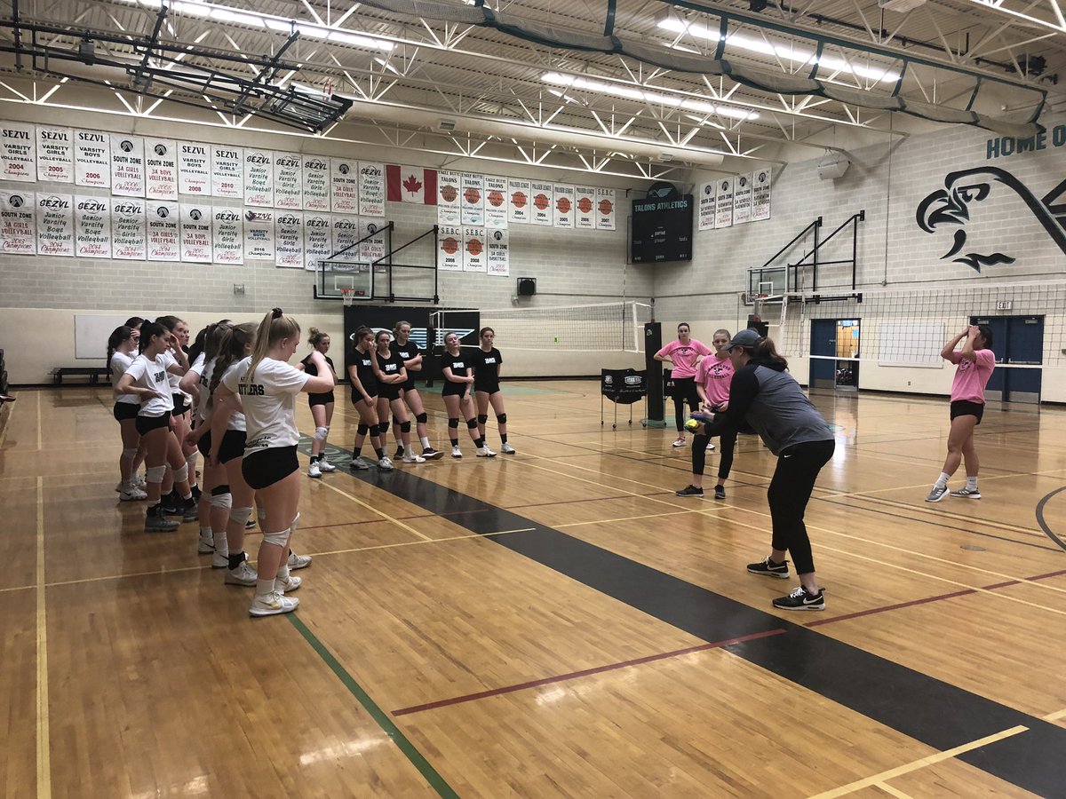SEAVCVolleyball's tweet photo. Great practice tonight for our U16’s. Huge thanks to Coach Kim Stonehouse @MHC_RattlersWVB and some of her players for running our practice tonight. Great for the athletes to hear a different voice and look at things a different way. #thisishowwelearn #joy #compete @MHC_Rattlers https://t.co/naQnhVEz1P