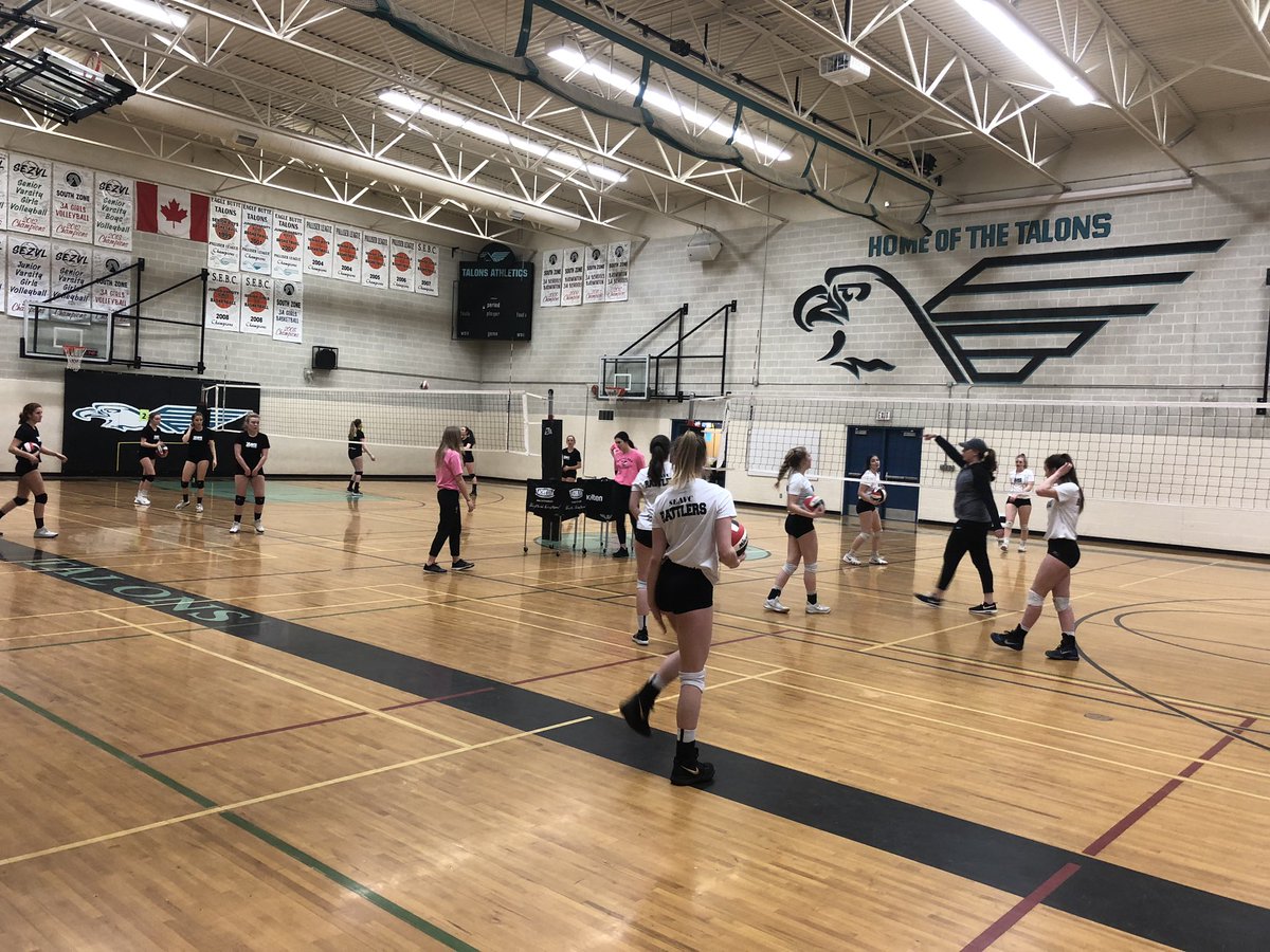 SEAVCVolleyball's tweet photo. Great practice tonight for our U16’s. Huge thanks to Coach Kim Stonehouse @MHC_RattlersWVB and some of her players for running our practice tonight. Great for the athletes to hear a different voice and look at things a different way. #thisishowwelearn #joy #compete @MHC_Rattlers https://t.co/naQnhVEz1P
