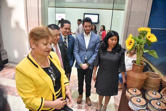 JOSEALAM's tweet photo. INAUGURÓ @pepecouttolenc EXPO-VENTA DE ARTESANÍAS DE OCOXAL EN LA SEDE LEGISLATIVA @verdeedomex @Legismex | Callejón Informativo
https://t.co/iZH8kHqLja https://t.co/M2hb6rDDZh