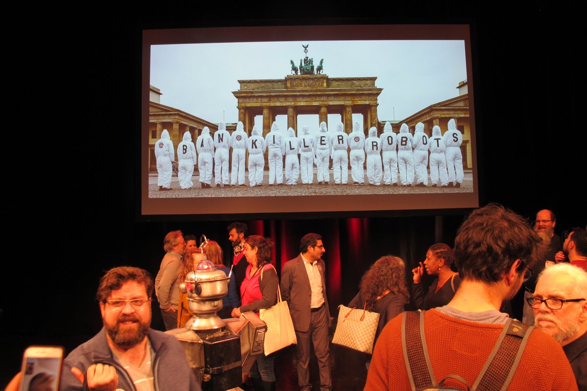 aarjapan's tweet image. キラーロボット反対キャンペーンのベルリンでのイベントの様子です。トークと映像を交互に組みまわせたイベントでした（櫻）。
#KillerRobotsGer @BanKillerRobots
