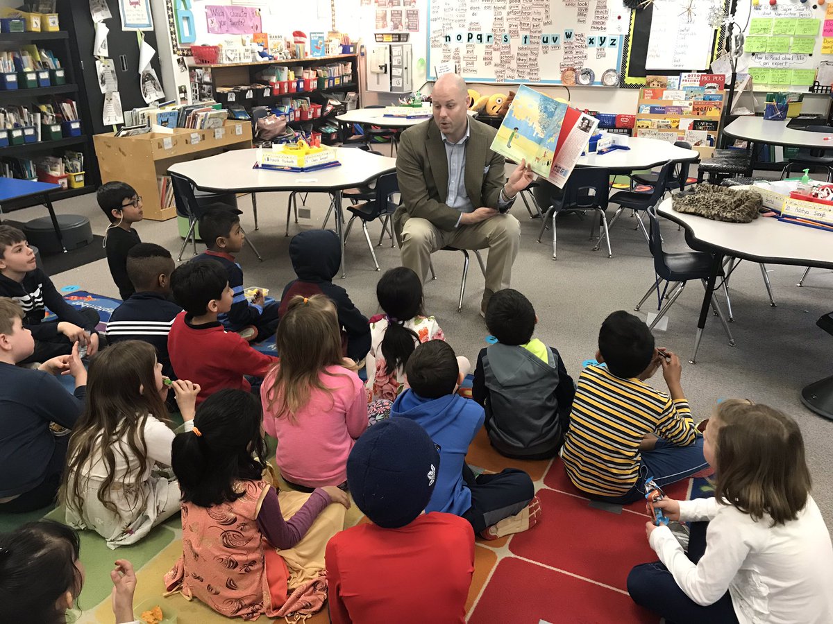 We love #MarchIsReadingMonth Guest Readers! Thank you, Mr. Canfield, for teaching us to #BeKind. #SchroederDragons <a href="/Mr_Canfield/">Brian Canfield</a>