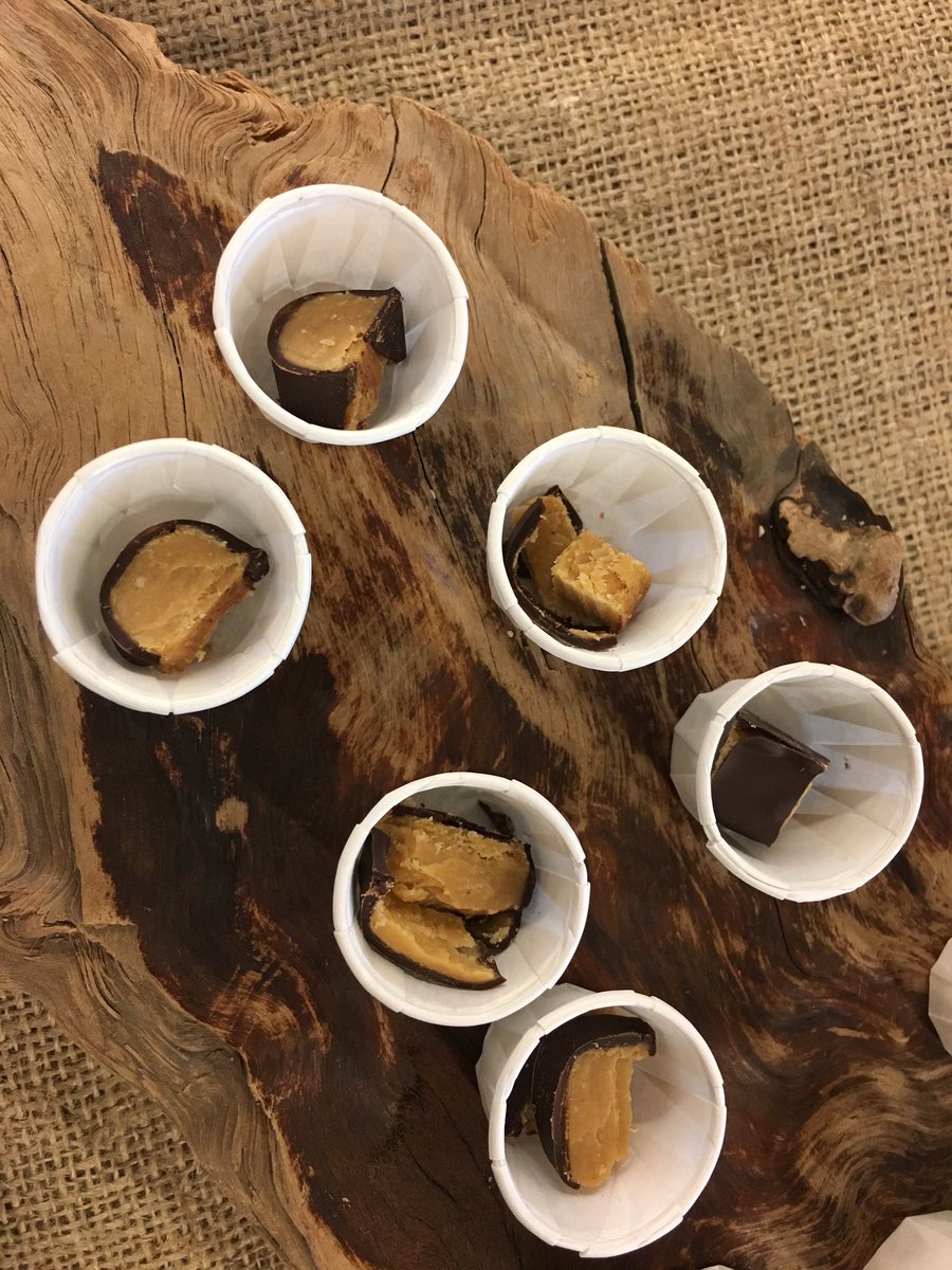 oregonbark's tweet photo. Back in the demo saddle! I’m at @newseasons Arbor Lodge with candy samples till 7:00. #yum #candy #vegan https://t.co/uf5GryqFTC