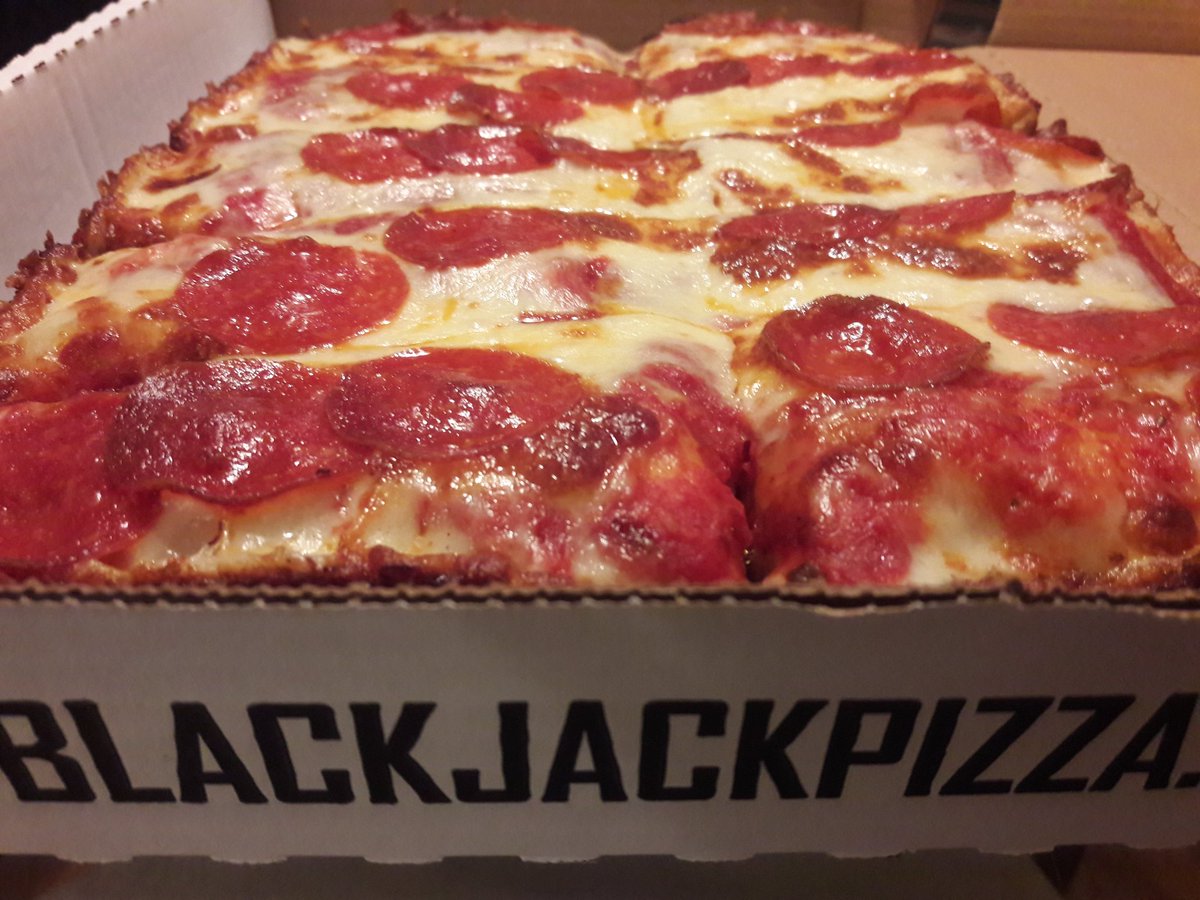 kathyonair's tweet photo. #MarchMadness and #PizzaWeek 🍕 @BlackjackFL @BlackjackPizza @cl_tampabay https://t.co/hBNkXZXsb3