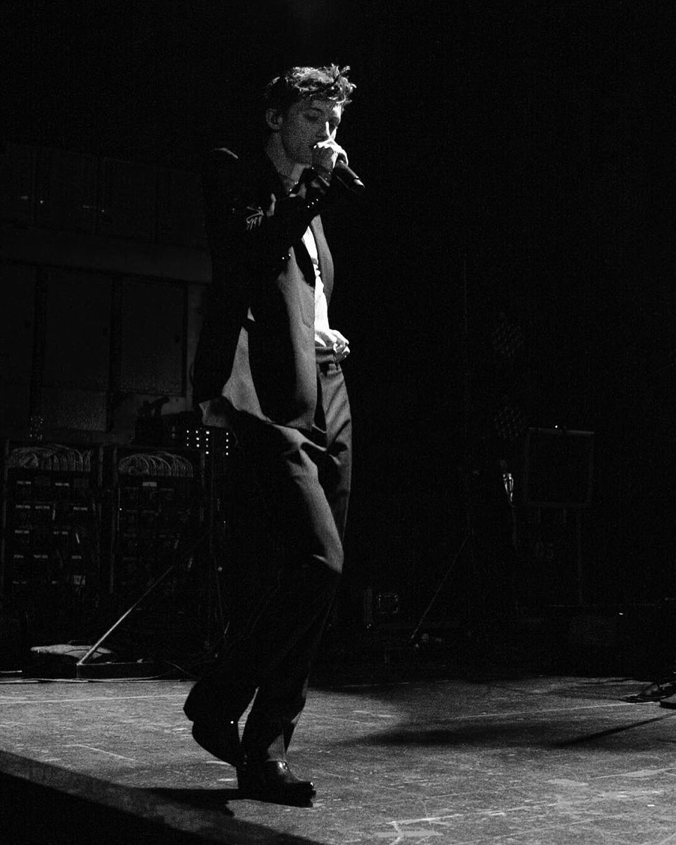 troyesivan's tweet photo. Just like that, the bloom tour is leaving Europe! Don’t even have the words to say an adequate thank you for the last few weeks.  Brb gonna go be really sad for a few days n then next stop: LOLLAPALOOZA ARGENTINA 🇦🇷 https://t.co/WrcSWVKJoM