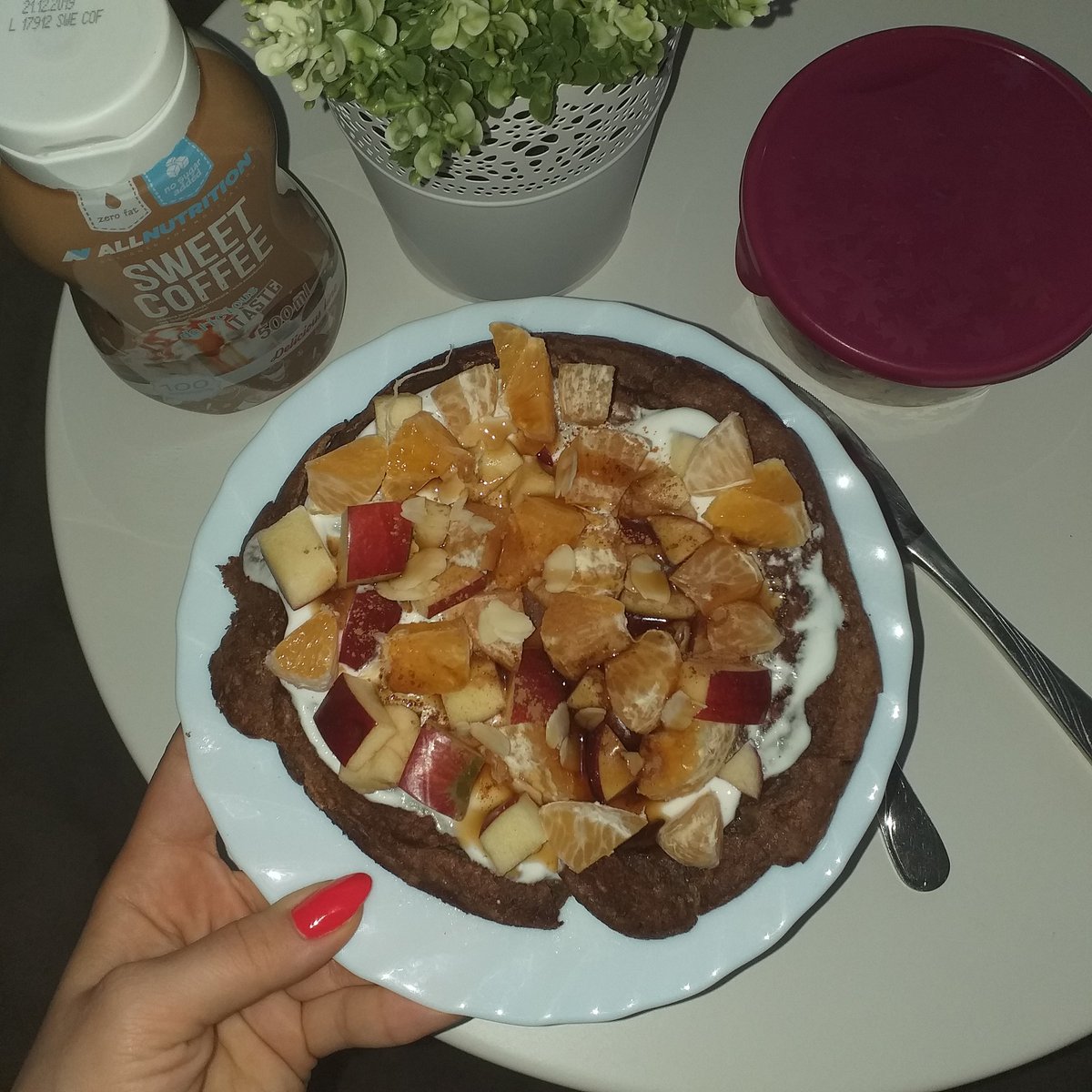 h3althy_mind's tweet photo. 𝐨𝐦𝐥𝐞𝐭 𝐜𝐳𝐞𝐤𝐨𝐥𝐚𝐝𝐨𝐰𝐲🌴💕:
✔50g mąki żytniej ✔pół banana ✔łyżka czekoladowego budyniu ✔pół łyżeczki sody ✔aromat waniliowy ✔jajko✔łyżeczka kakao 
Składniki mieszamy i smażymy na tłuszczu z obu stron. 
364kcal
B: 16.2 T:8.8g W:56g
#fitmarzec #cwiczymyrazem https://t.co/Um1JNnTOe2