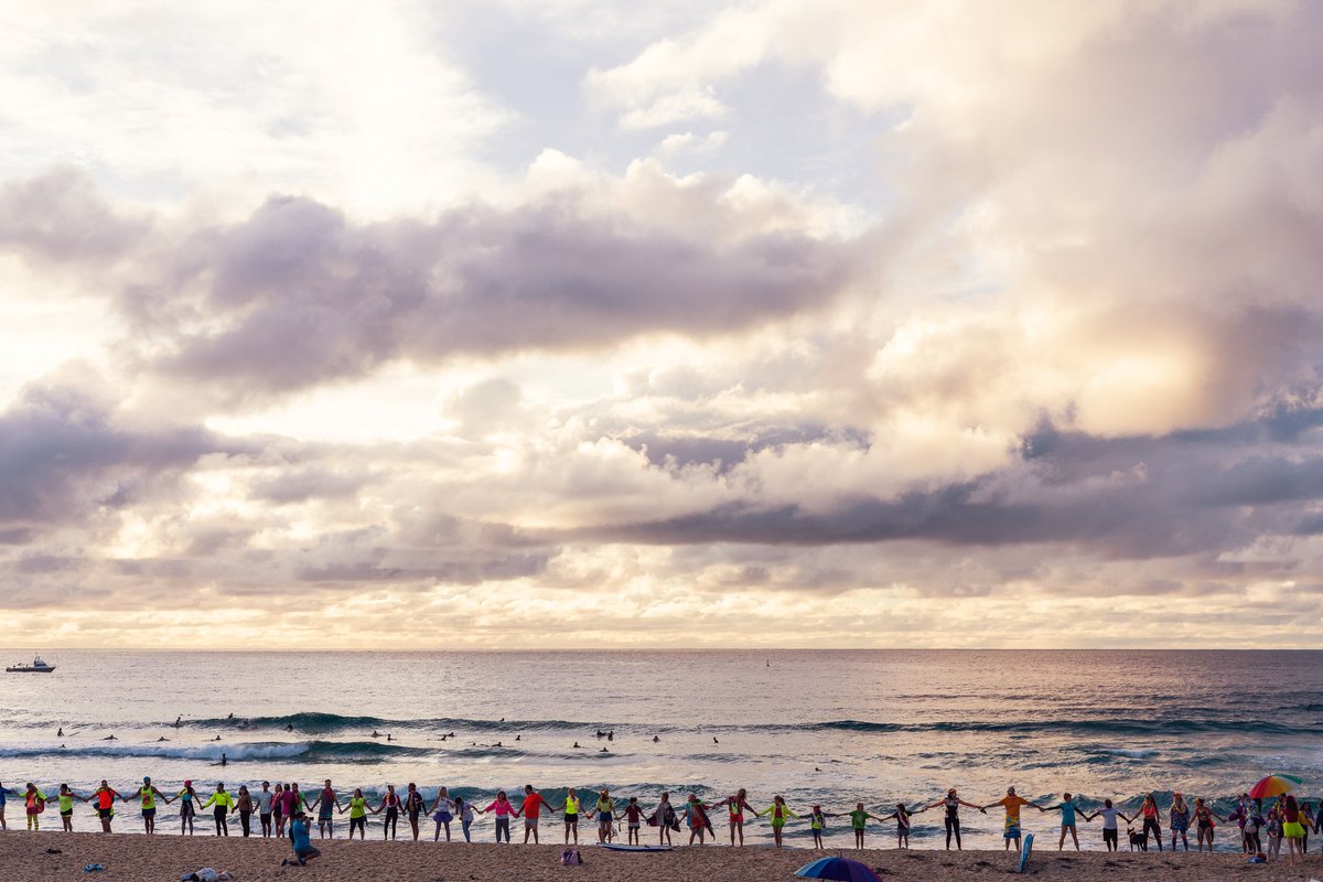 beachesbyalex's tweet photo. This morning was the 6th birthday of @OneWaveOrg ! What started in Bondi has now reached over 100 beaches in over 20 different countries, aiming to help tackle the issue of mental health. Today, we talk about mental health and remember we are not alone. #onewaveisallittakes https://t.co/y8jiH0L1CE