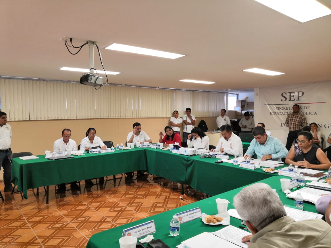 SedepiaGuerrero's tweet photo. En representación del Secretario @JAVIER_R_B Rojas Beñ lo, el Subsecretario de Coordinación Jurídica y Técnica, @JaimePinedaR asistió a la Cuarta Sesión Ordinaria del H. Consejo Directivo de la Universidad Intercultural del Estado de Guerrero(#UIEG), realizado en esta ciudad. https://t.co/7cnV7L3KV7