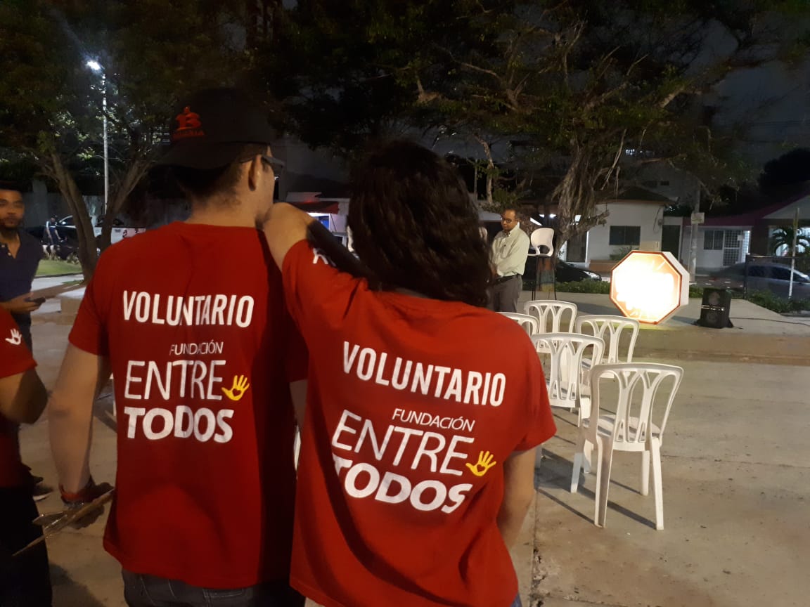 Entretodosfun's tweet photo. Nuestros voluntarios listos para #Elbordillodetodos para tratar los temas de ciudad. Ya estamos próximos a iniciar  ✋ https://t.co/z0omPTV4lD