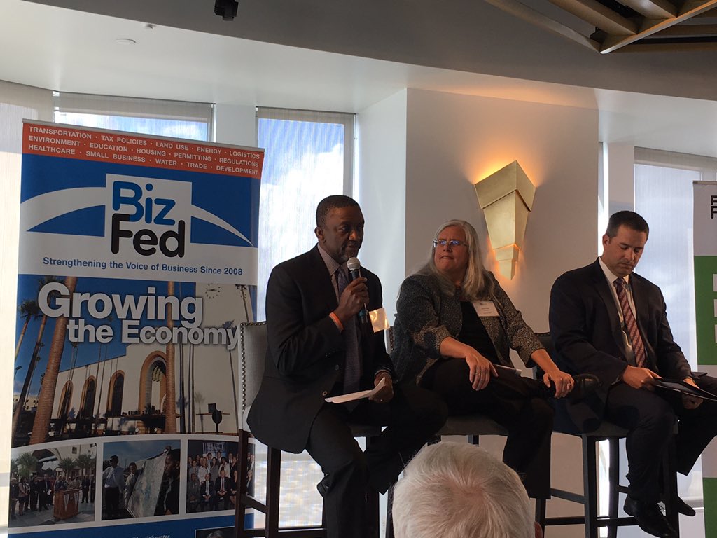 SCE_ZankuA's tweet photo. Spirited debate on how to achieve #climate &amp; air quality goals @BizFedInstitute #CAEnergyRoadMap NextUp Forum. Transportation panel discussed how to reduce emissions while supporting economy &amp; disadvantaged communities. Major discussion on role of electrification &amp; clean energy. https://t.co/9tcGemmAsj