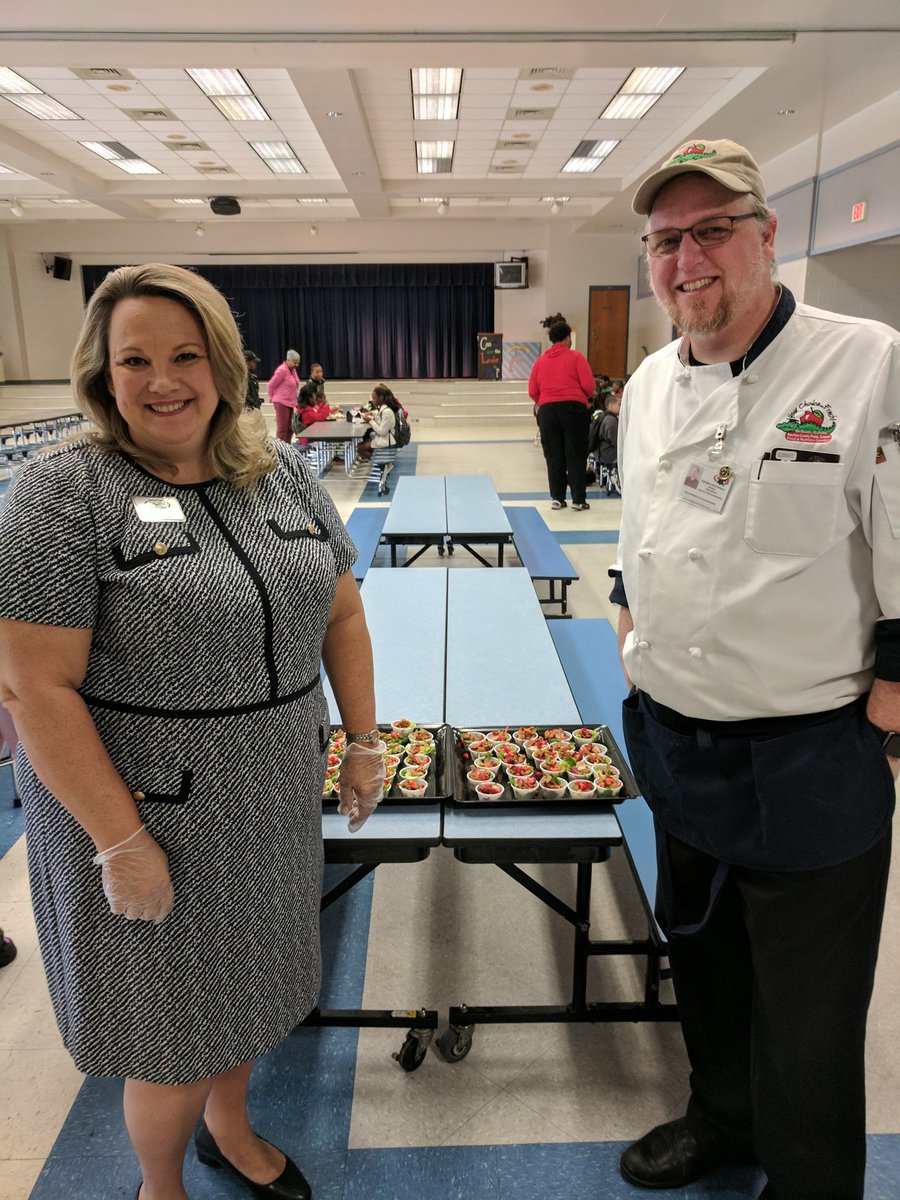 yourchoicefresh's tweet photo. We had a great "Florida Plate Day" celebration at Lake Forest elementary today! @AlachuaF2S @freshfromFL @GET_F2S https://t.co/vtLvo9SNxJ