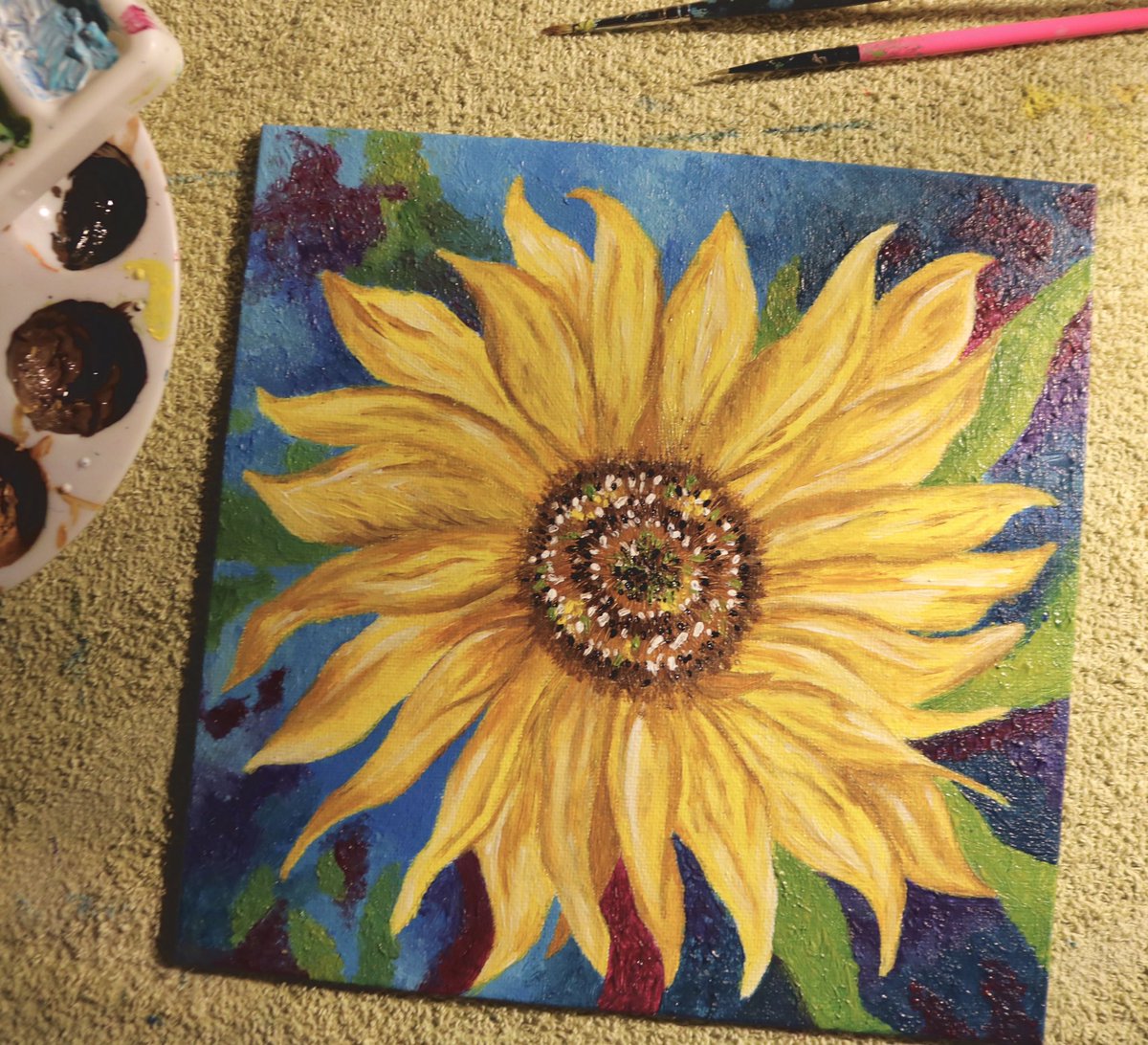 YayItsLiana's tweet photo. Woke up at 2am with an intense urge to paint 🌻 idle hands are unable to receive inspiration so CREATE something today!!! ✨ https://t.co/yqYwlivFgM
