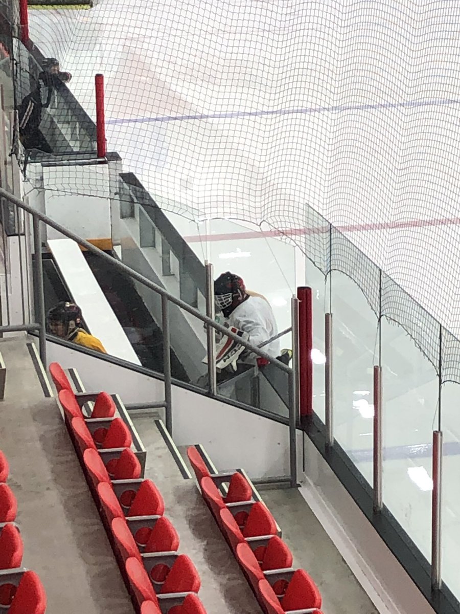 rdsfaaachiefs's tweet photo. One final ice time and now the team is headed North to set up camp in St. Albert for @2019Female. #ChiefsREnroute #Girlsonthebus2K19 #FearTheChiefs #UnitedInRed #4to1 #Believe https://t.co/xbFjCLjgTp