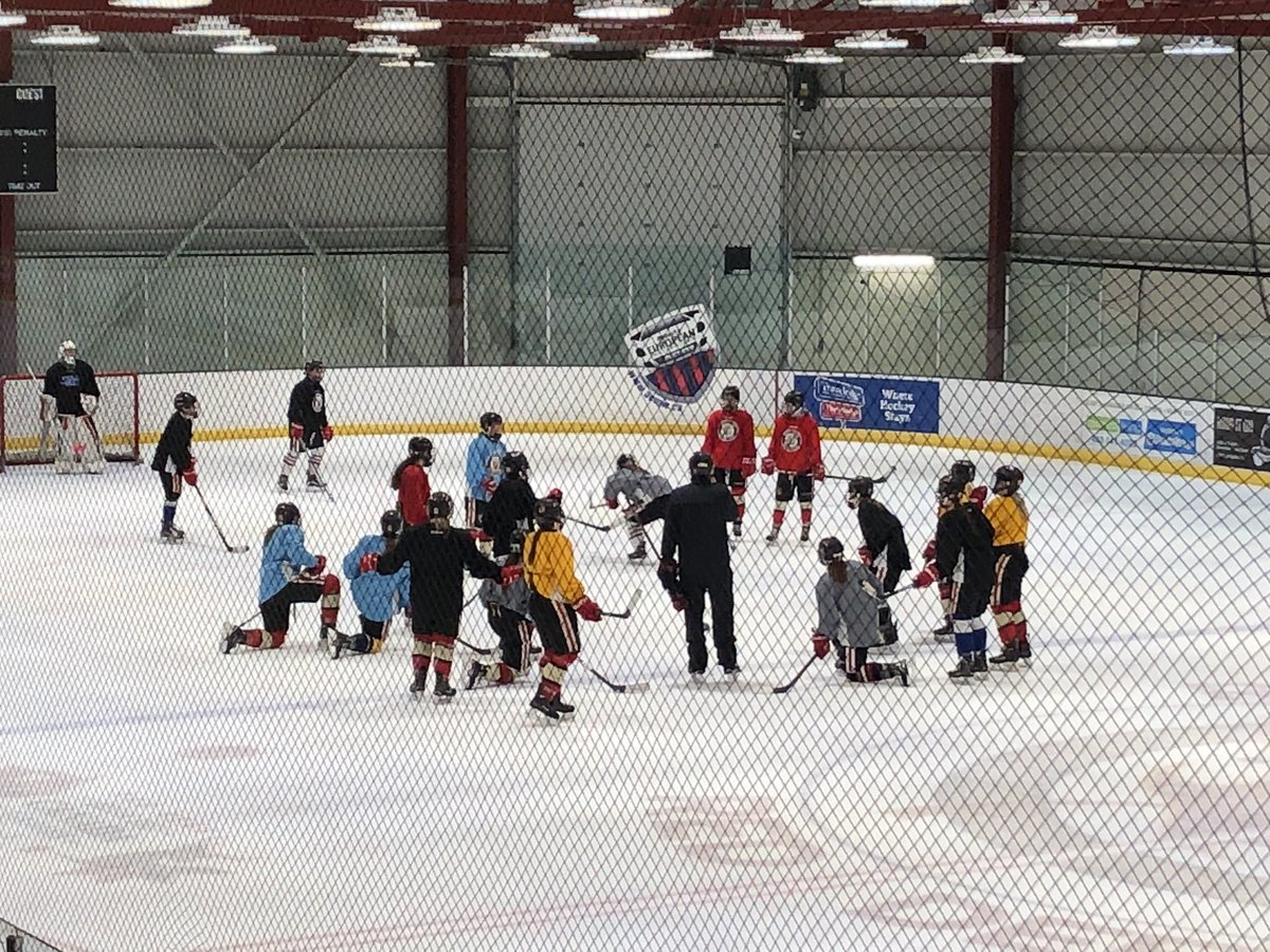 rdsfaaachiefs's tweet photo. One final ice time and now the team is headed North to set up camp in St. Albert for @2019Female. #ChiefsREnroute #Girlsonthebus2K19 #FearTheChiefs #UnitedInRed #4to1 #Believe https://t.co/xbFjCLjgTp