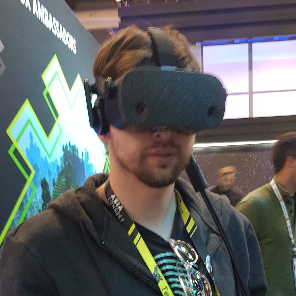 _roback_'s tweet image. HP reverb looks great. Haven't seen subpixels, inside-out tracking (sadly only 2 cameras), integrated headphones. International Space Station Tour VR with 8k photos finally has a headset worth them #vr #space #gamedev