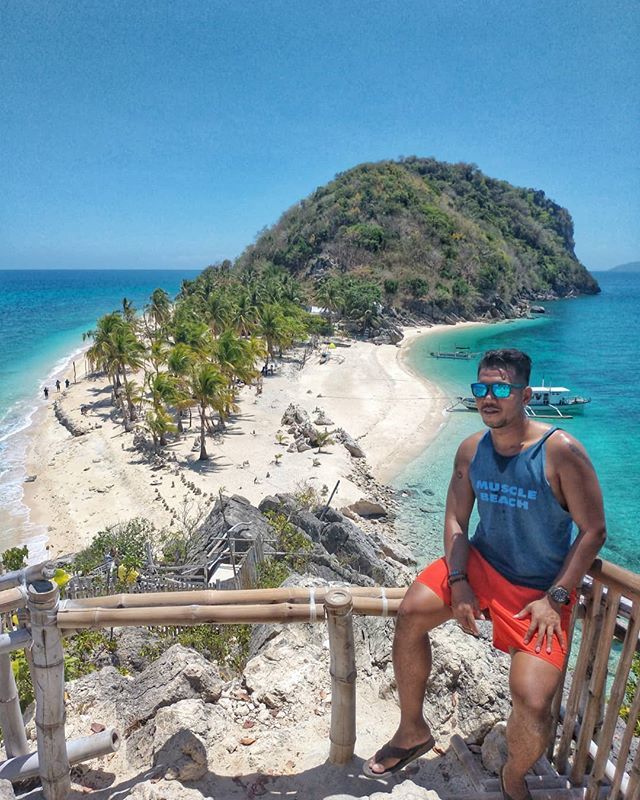 ferdzdecena's tweet image. Been seeing photos of this island a lot. And glad to have finally made it here. Day 2 of our #panayislandloop with @lasislastravelandtours is #islandhopping at the islands of #islagigantes in #carlesiloilo. Wouldn't miss a tourist shot at the iconic plat… ift.tt/2FiuJmv