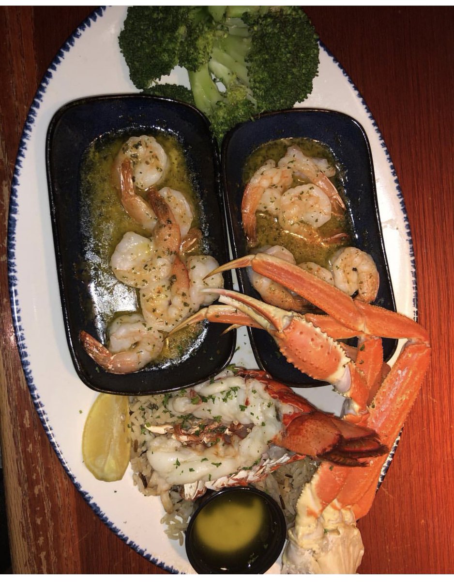 JackieNaturals's tweet photo. Iโve been craving seafood so I got the #ultimatefeast at @redlobster & it was delicious... & of course you canโt go to Red Lobster & not eat the #cheddarbaybiscuits ๐๐คฃ๐ I love to eat ๐ #foodie #youtuber #jackienaturals https://t.co/2m3QI4RAja