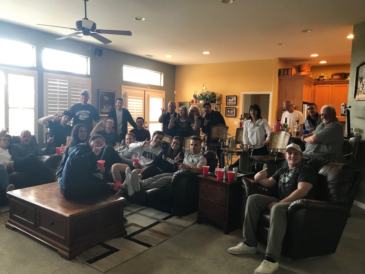 danagalletti's tweet photo. We love the Wolf Pack! 🐺 ⁦@EricPMusselman⁩ ⁦@_MussBus⁩ https://t.co/KrsJZTWstn