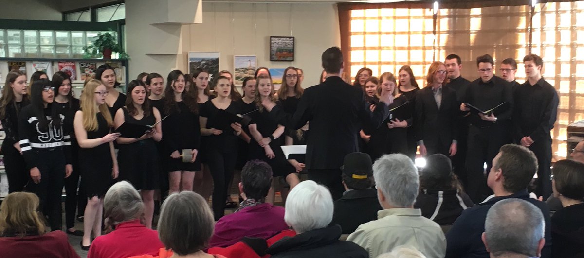 jlguillas's tweet photo. Choir #1 #DRCSS #DauphinPublicLibrary #TTM #ThirdThursdayMusic https://t.co/pjJoK2Gdct