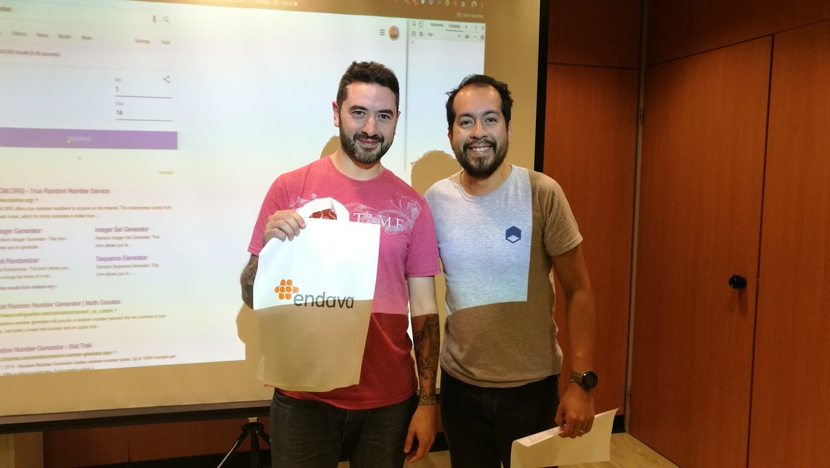 bairesweb's tweet photo. ¡No podíamos cerrar nuestro segundo meetup sin regalos! Gracias a todos por participar y a  @endava por el sponsor 🎉🎁🎊 https://t.co/wWQcEXDyJS