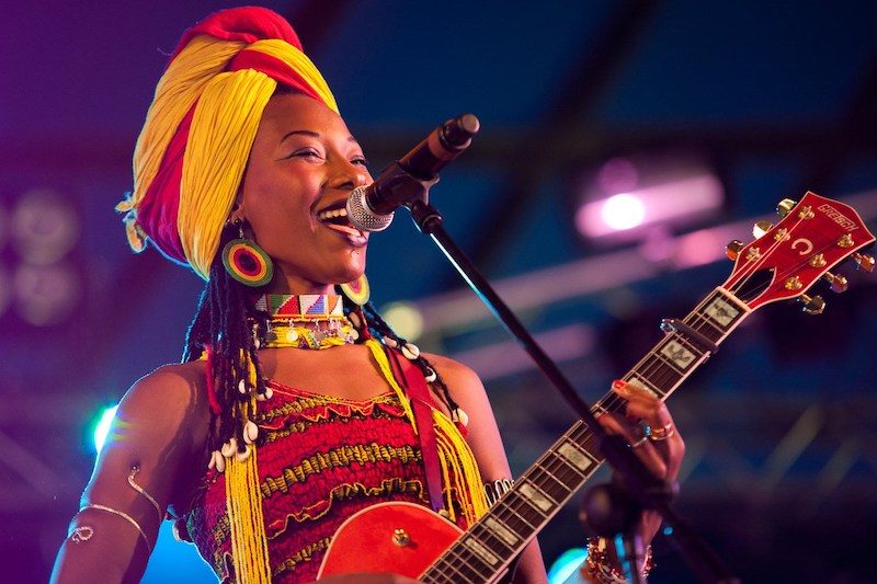 DoPDXMedia's tweet photo. Hailed as one of the most vital standard-bearers of modern African music, talented singer, songwriter and guitarist @FatouDiawara takes her artistry to fresh and thrilling heights. Experience her live with #OuterOrbit &amp; Saeeda Wright tomorrow night in PDX! https://t.co/VE1zX8N6bU https://t.co/cp3TBBl1lS