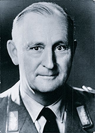 RoninPoland's tweet image. Ernst #Ferber (1914 - 1998) was a general of the Army of the #Heer. Recipient of the #Nazi #German Iron Cross of the 1st Class. From 1971 to 1973 inspector of the army and from 1973 to 1975 commander-in-chief of the Allied Forces Central Europe of #NATO.