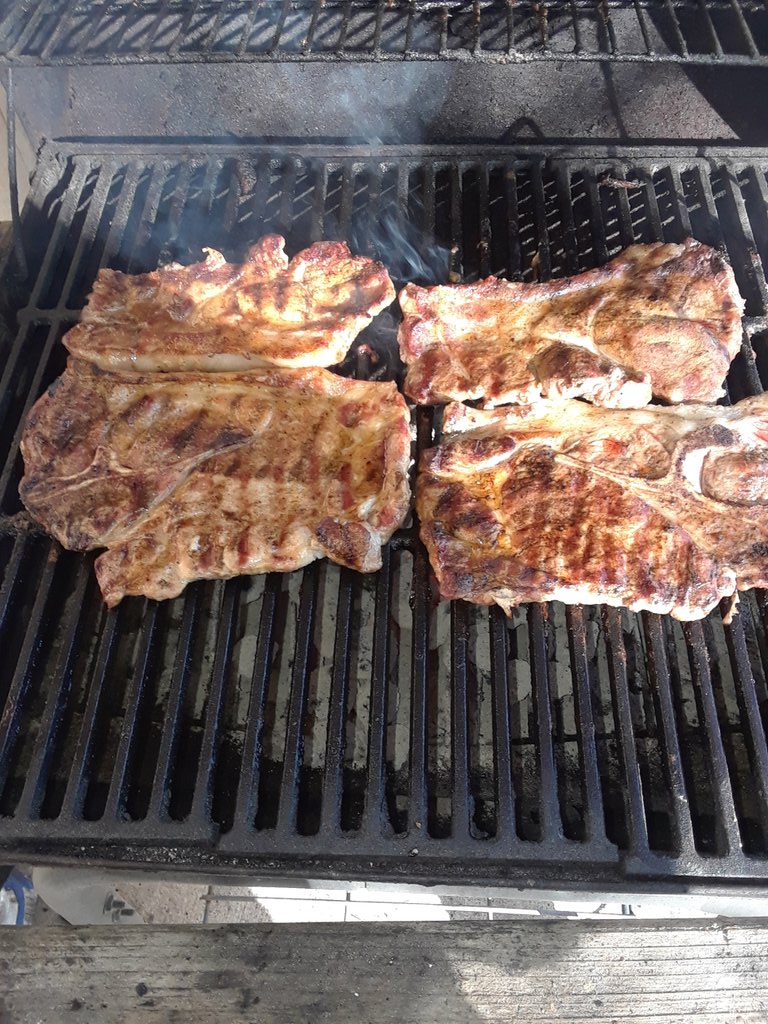 FrankIF4's tweet photo. Not for me but I'll bbq anything #justforthefam https://t.co/PSMkLTzyeo
