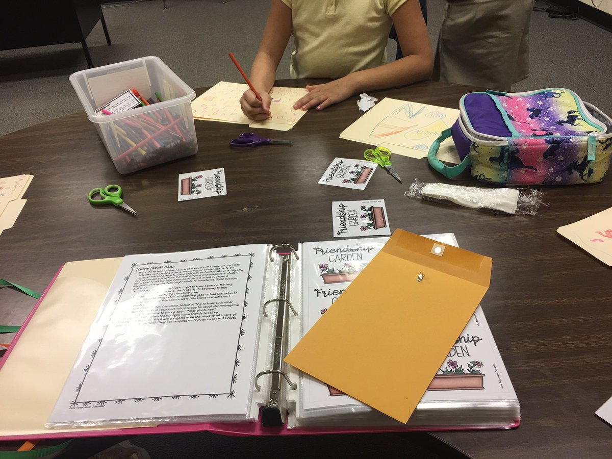 RSSCounselors's tweet photo. We looked at how we are going to grow our friendship garden in session today! #schoolcounselor #schoolcounseling #smallgroup https://t.co/okvA7WEk0M