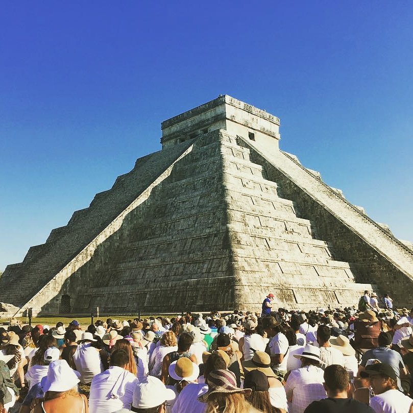 ValladolidYMX's tweet photo. Puntual acudió Kukulcán a su cita en este equinoccio 2019, si estuviste en Chichén Itzá no pierdas la oportunidad de conocer valladolid pueblo mágico. Recorre la calzada y termina con la proyección del videomapping https://t.co/ghgSPtKZjf