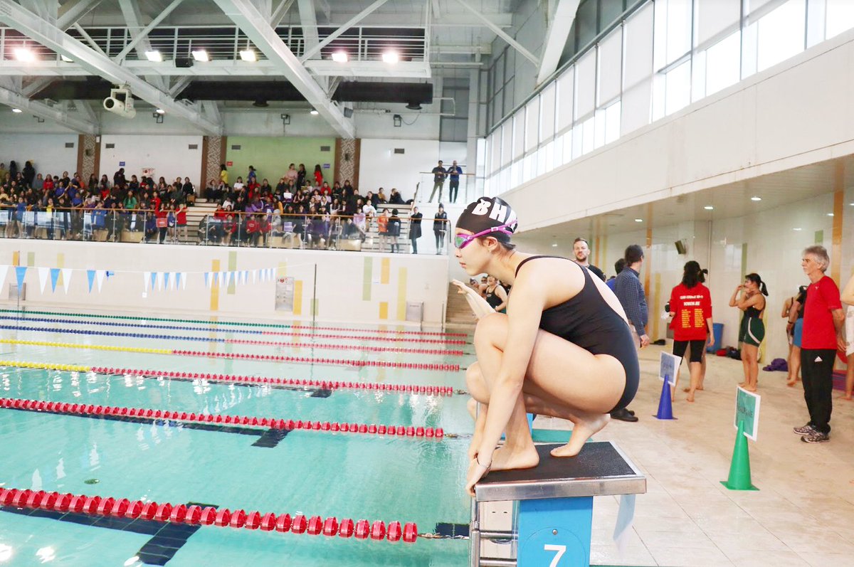 165 brave swimmers participated in the #CLAN #swimming event 🏊‍♀️ After all #freestyle, #backstroke, and #breaststroke events, the crowd cheered for the clan divers, the big splashers 🌊 and the clan relay teams! Pictures by the Yearbook Team #Olympic #Swimmingpool