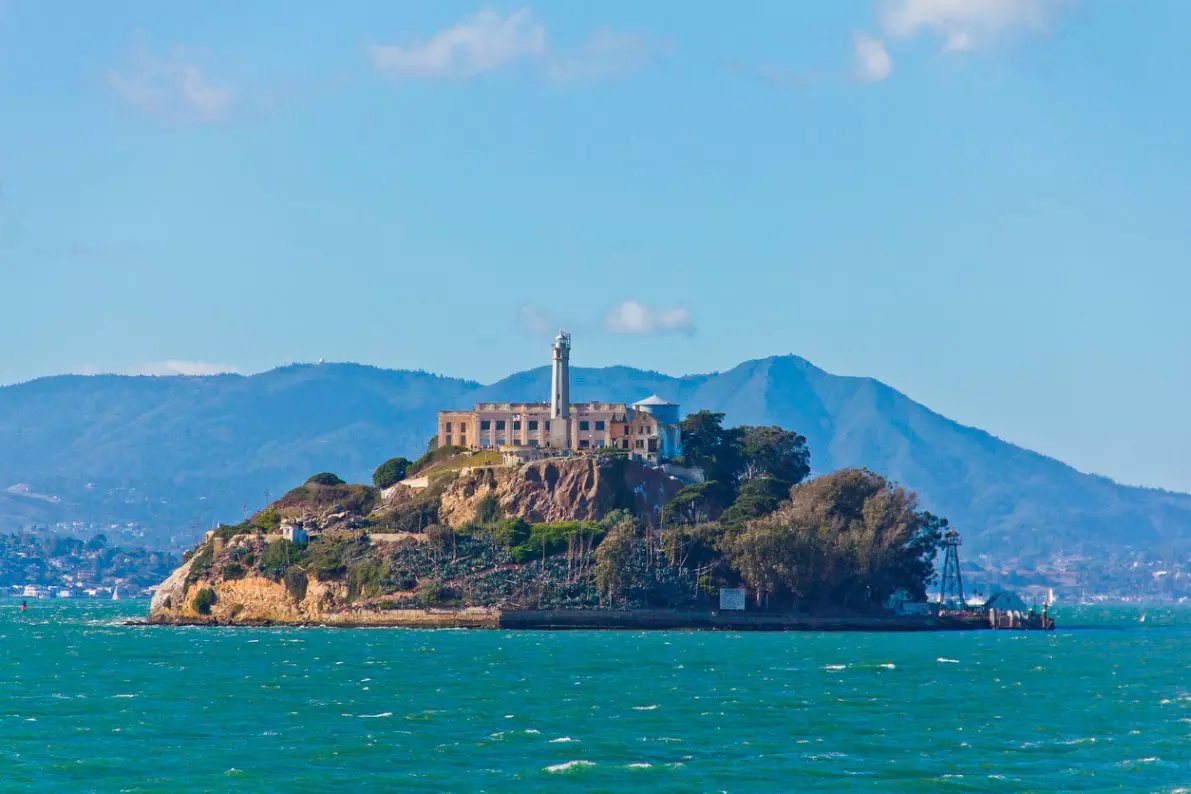 dvesean's tweet photo. They closed Alcatraz Island Federal Penitentiary today in 1963. 36 prisoners tried to escape from Alcatraz; 23 were caught, 6 shot, 2 drowned. 5 were never found, 3 of them may have actually 
made it to freedom. Donnie Iris played Alcatraz when Al Capone was an inmate there. https://t.co/qQbJl2zvQ9