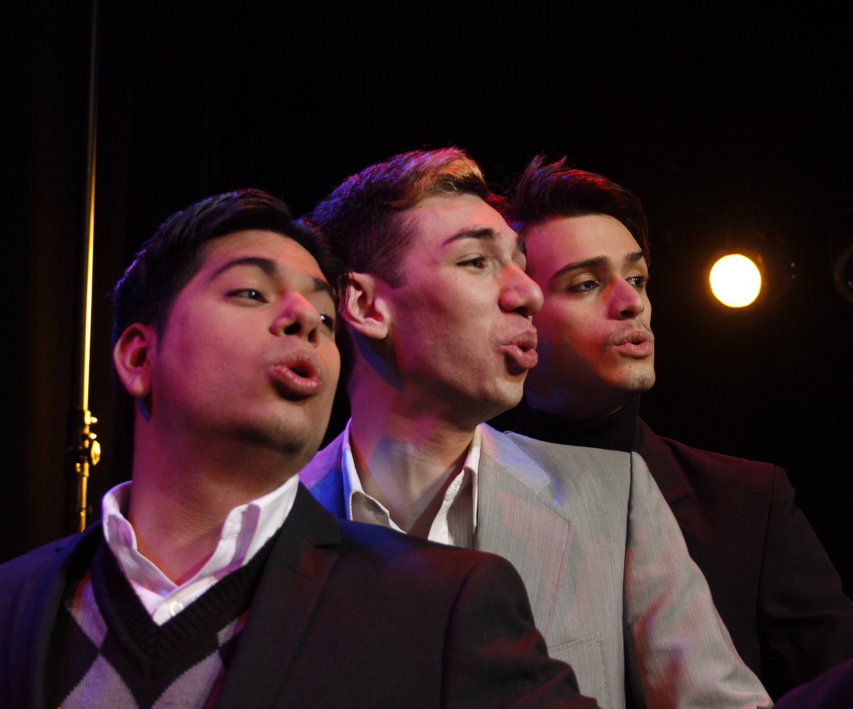 3SonMultitud_'s tweet photo. Benjamín, Pedro y Daniel están encerrados en un estudio de televisión y hacen todo lo posible por salir...
⭐¿QUÉ PRETENDEN DE NOSOTROS?⭐
📅Sábados 23 y 30 de marzo ⏰22:00
🎭Teatro María Castaña (Tucumán 260)
🔖Reservas al 4235529 o por MD https://t.co/f0QdscTWjs