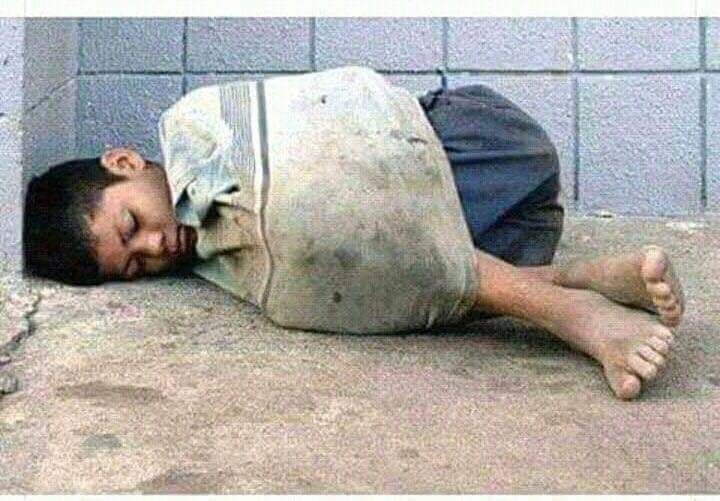 جنت کی چابیاں سڑکوں پر پڑی ہیں.             
لوگ پریشان ہے کہ حج مہنگا ہو گیا.