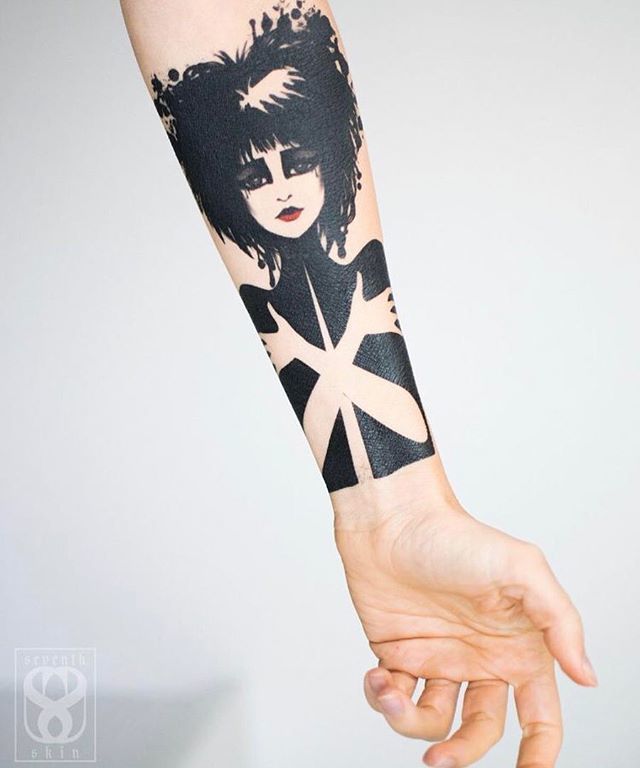SeventhSkinInk's tweet photo. “She has many guises. She’ll do what you want her to. Playing dead and sweet submission. Cracks the whip deadpan on cue.” - Siouxsie and the Banshees. @missleilanijoy ⠀
#tattoo #temporarytattoos #seventhskin #ink #inked #tatuaje #tatouage #girlswithtattoos #missleilanij… https://t.co/2B9hl1adJy