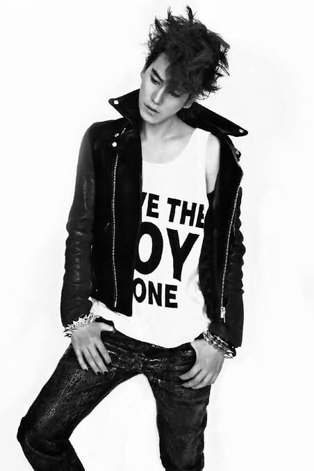 こんなファンキーな格好も