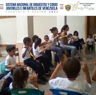 Nuestros pequeñines de iniciación musical con sus maestras