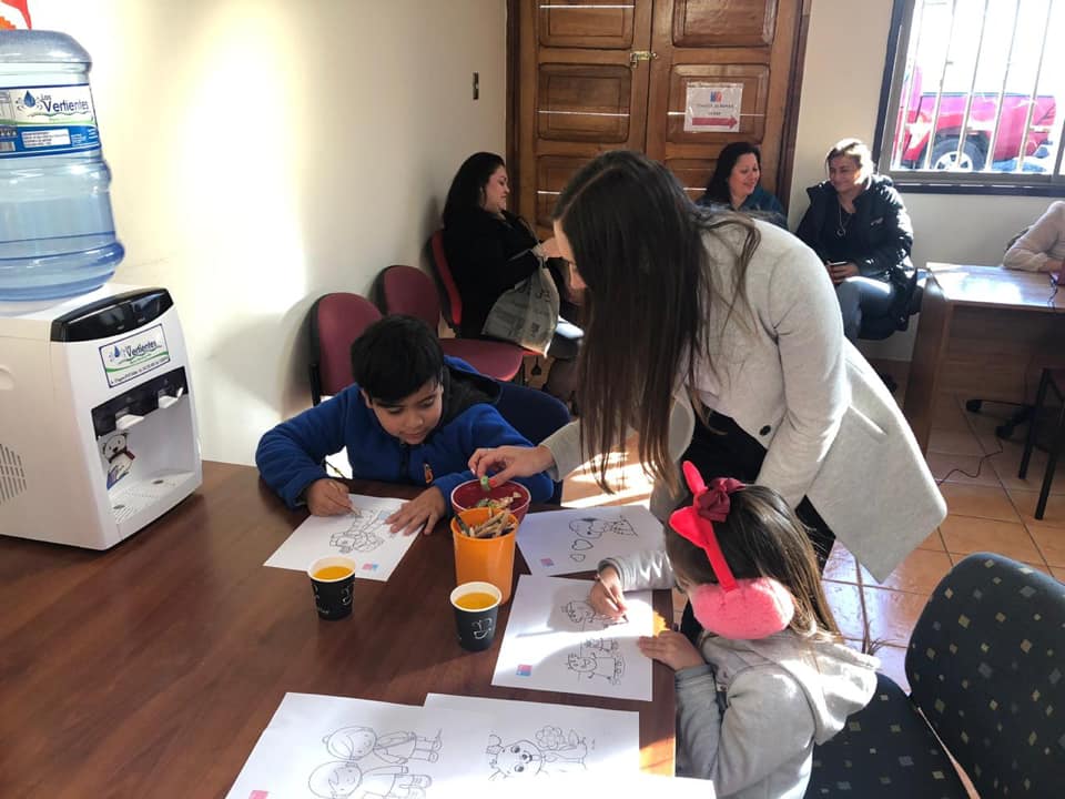 Fosis_Nuble's tweet photo. Te estamos esperando! Recuerda que desde las 8:30 y 13:00 hrs te asesoramos en tu postulación en #FOSISÑuble. Estamos ubicados en Constitución 133, Chillán. Ven y cumple tus sueños 🙌🏻😁😁😁! #PostulacionesFOSIS2019 @FOSIS_Chile @CnGonzalezV https://t.co/GA4t4e52Lb